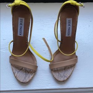 Straps heeled sandals